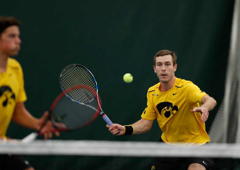 Joe Tyler and Jake Jacoby play a doubles match against the Illinois Fighting Illini Saturday, March 31, 2018 at Hawkeye Tennis and Recreation Center. (Brian Ray/hawkeyesports.com)