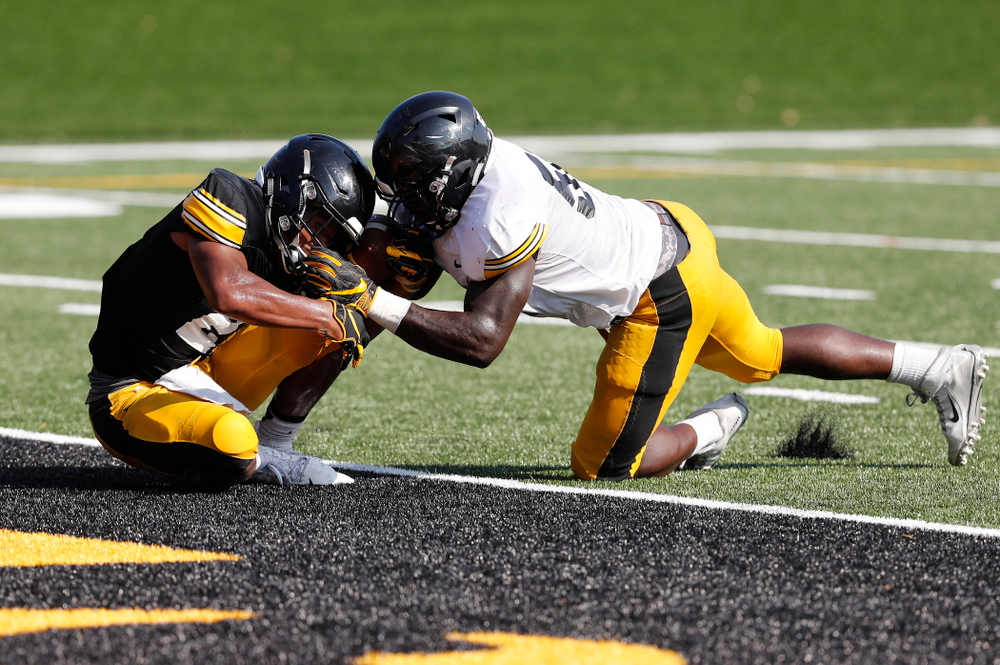 Iowa Hawkeyes running back Ivory Kelly-Martin (21) and linebacker Amani Jones (52) during camp practice No. 17 Wednesday, August 22, 2018 at the Kenyon Football Practice Facility. (Brian Ray/hawkeyesports.com)