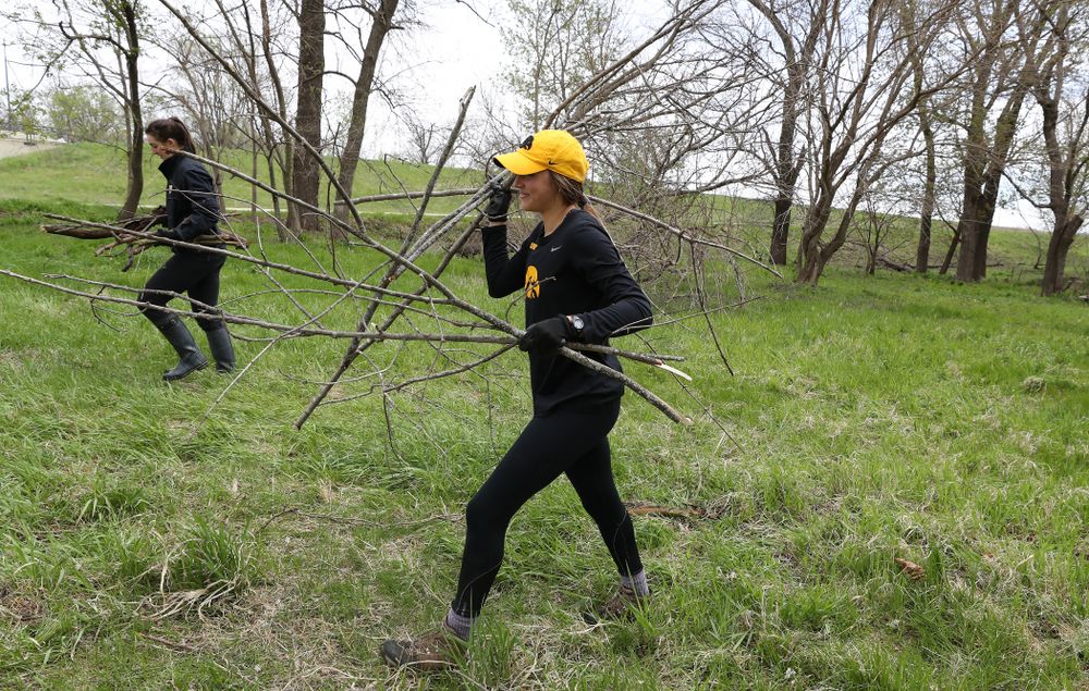 Members of the WomenÕs Soccer team volunteer with the Iowa City Public Works department along the Iowa River during the annual Iowa Athletics Day of Caring Sunday, April 28, 2019 in Iowa City. (Brian Ray/hawkeyesports.com)