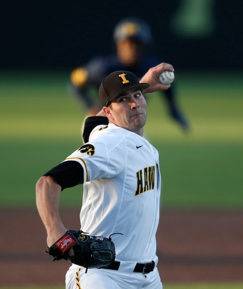 Iowa Hawkeyes pitcher Nick Allgeyer (24) against the Michigan Wolverines Friday, April 27, 2018 at Duane Banks Field in Iowa City. (Brian Ray/hawkeyesports.com)