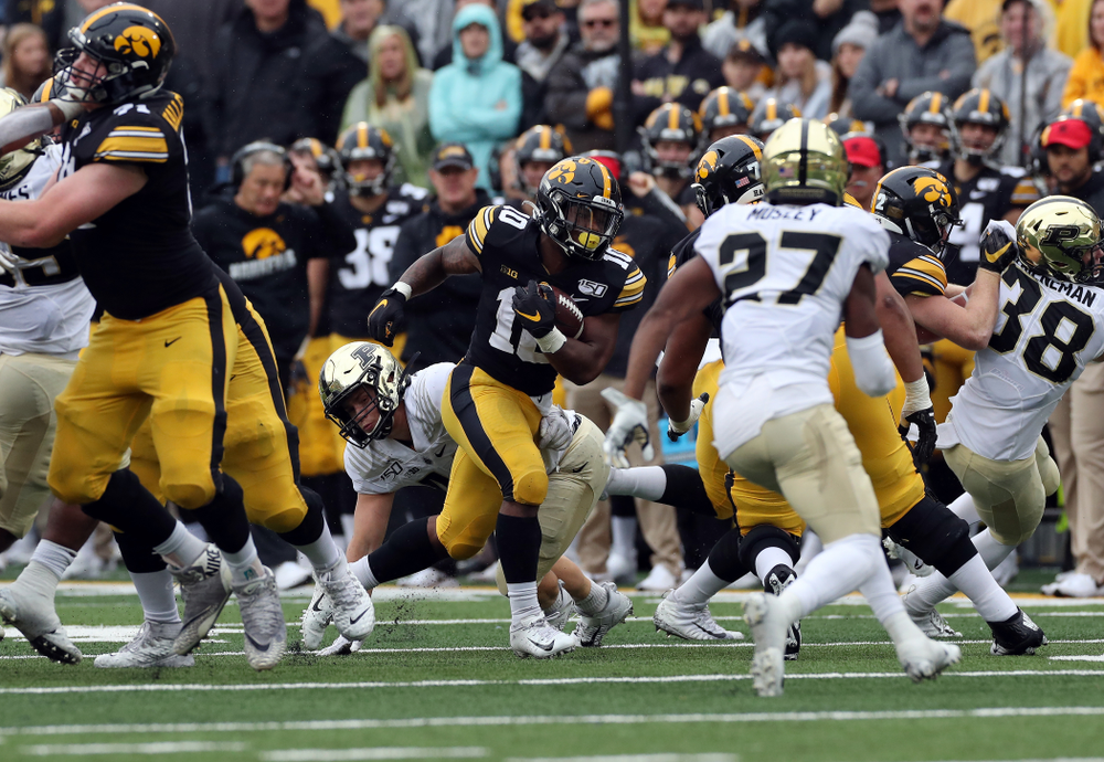 Iowa Hawkeyes running back Mekhi Sargent (10) against the Purdue Boilermakers Saturday, October 19, 2019 at Kinnick Stadium. (Brian Ray/hawkeyesports.com)