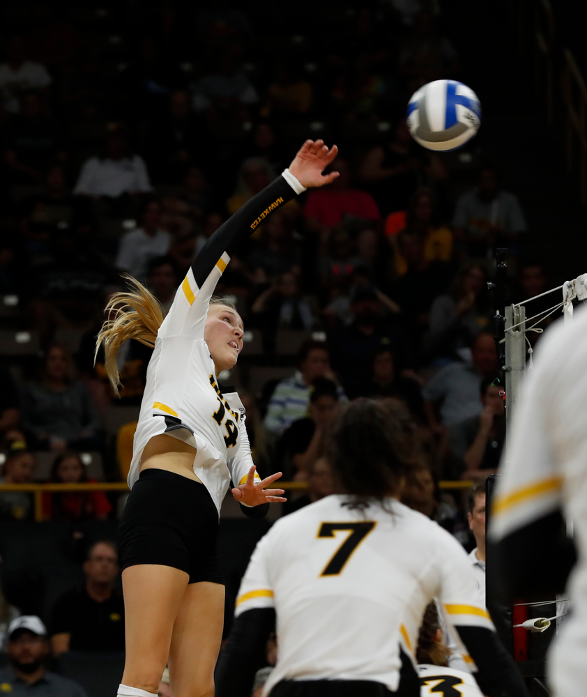 Iowa Hawkeyes outside hitter Cali Hoye (14) against the Michigan Wolverines Sunday, September 23, 2018 at Carver-Hawkeye Arena. (Brian Ray/hawkeyesports.com)