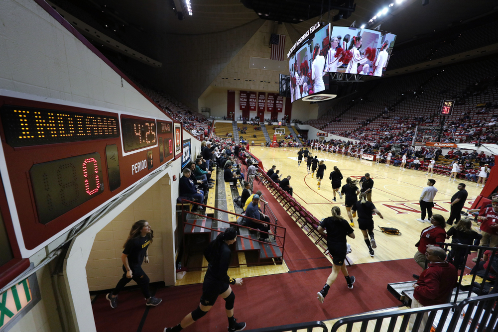 The Iowa Hawkeyes against the Indiana Hoosiers Thursday, February 21, 2019 at Simon Skjodt Assembly Hall. (Brian Ray/hawkeyesports.com)