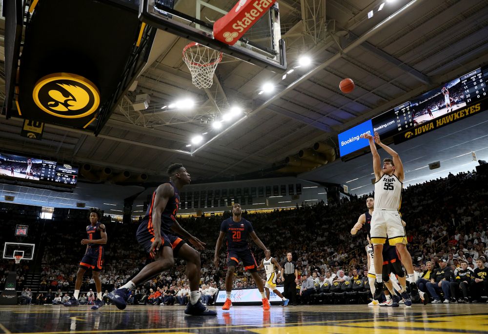 Iowa Hawkeyes forward Luka Garza (55) against the Illinois Fighting Illini Sunday, February 2, 2020 at Carver-Hawkeye Arena. (Brian Ray/hawkeyesports.com)