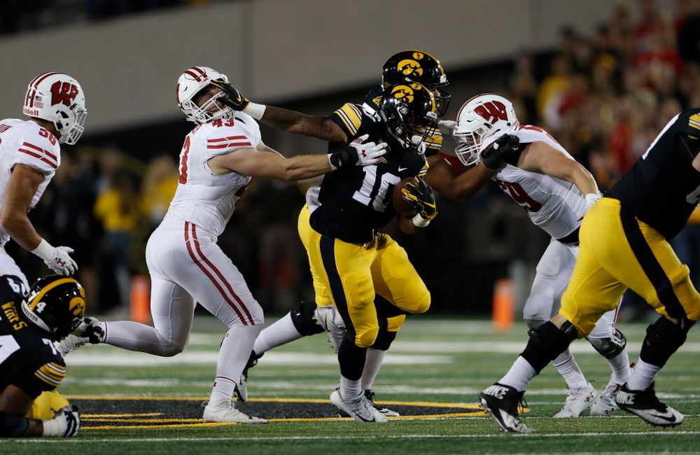 Iowa Hawkeyes running back Mekhi Sargent (10) against the Wisconsin Badgers Saturday, September 22, 2018 at Kinnick Stadium. (Brian Ray/hawkeyesports.com)