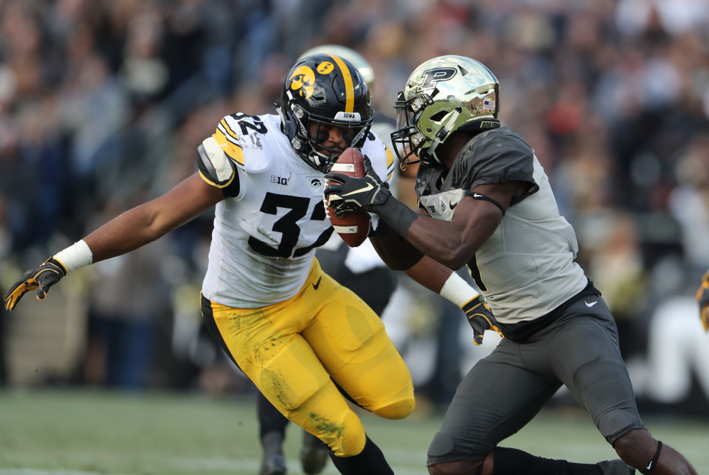 Iowa Hawkeyes linebacker Djimon Colbert (32) against the Purdue Boilermakers Saturday, November 3, 2018 Ross Ade Stadium in West Lafayette, Ind. (Brian Ray/hawkeyesports.com)