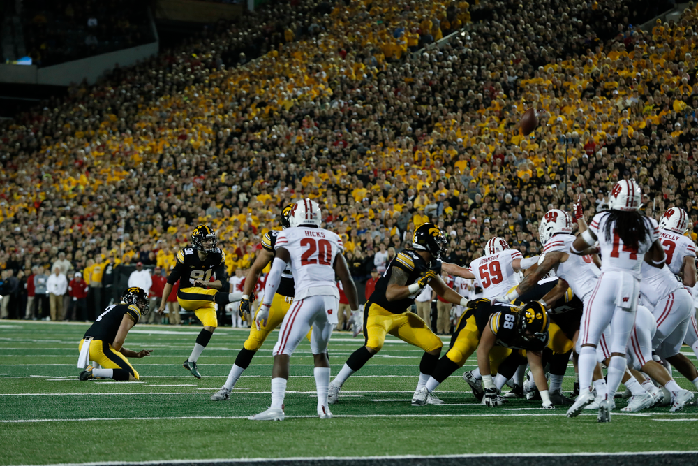 Iowa Hawkeyes place kicker Miguel Recinos (91) against the Wisconsin Badgers Saturday, September 22, 2018 at Kinnick Stadium. (Brian Ray/hawkeyesports.com)
