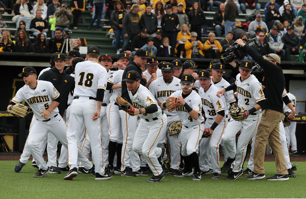 The Iowa Hawkeyes against Michigan State Sunday, May 12, 2019 at Duane Banks Field. (Brian Ray/hawkeyesports.com)