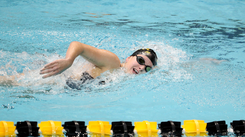 IowaÕs Taylor Hartley competes in the 1000-yard freestyle against Notre Dame and Illinois Saturday, January 11, 2020 at the Campus Recreation and Wellness Center. (Brian Ray/hawkeyesports.com)
