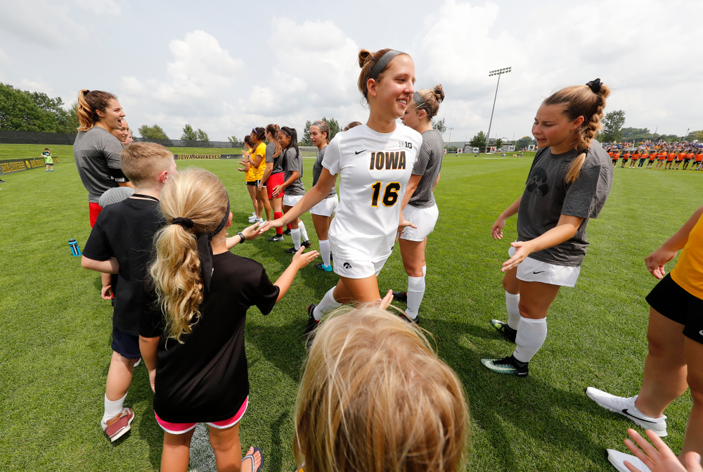 Iowa Hawkeyes Olivia Hellweg (16) against the Creighton Bluejays Sunday, August 19, 2018 at the Iowa Soccer Complex. (Brian Ray/hawkeyesports.com)