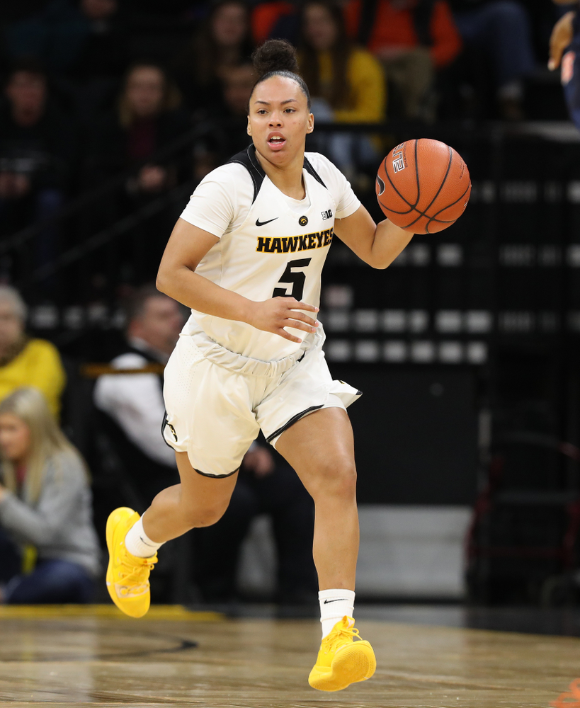 Iowa Hawkeyes guard Alexis Sevillian (5) against the Illinois Fighting Illini Thursday, February 14, 2019 at Carver-Hawkeye Arena. (Brian Ray/hawkeyesports.com)
