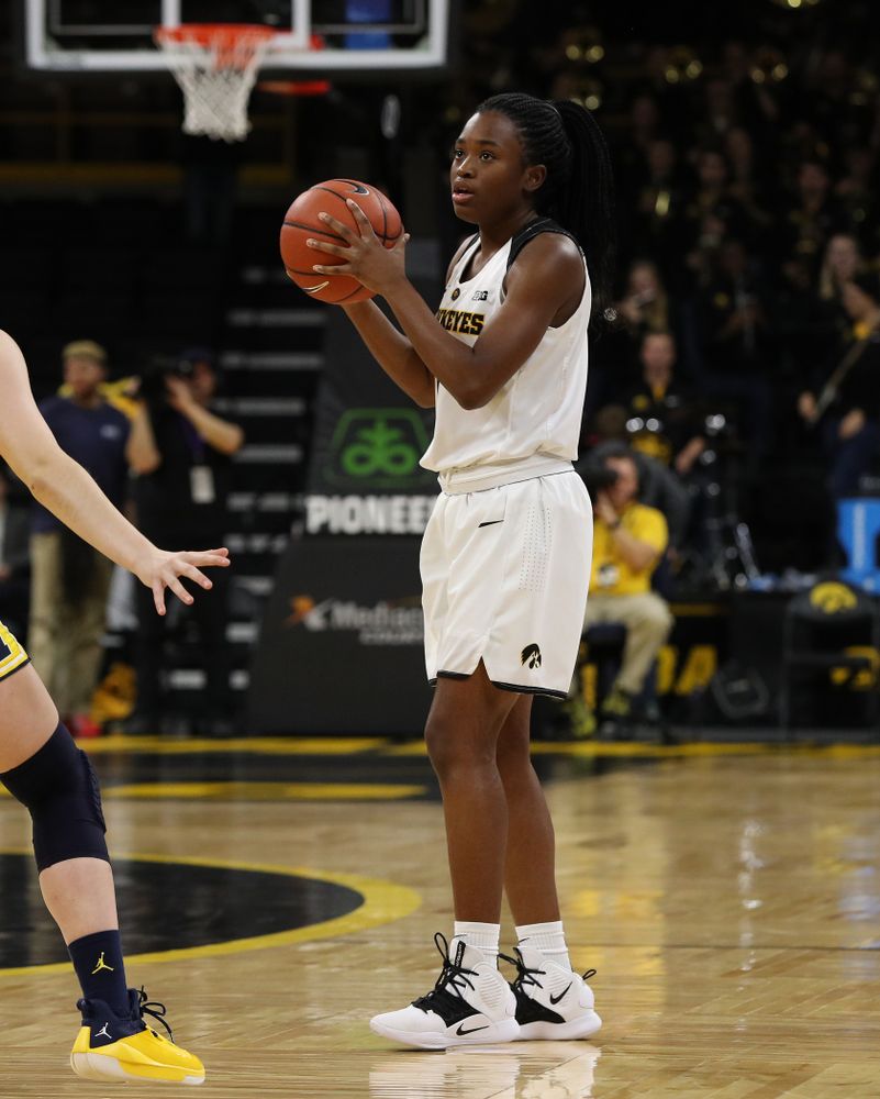 Iowa Hawkeyes guard Tomi Taiwo (1) against the Michigan Wolverines Thursday, January 17, 2019 at Carver-Hawkeye Arena. (Brian Ray/hawkeyesports.com)