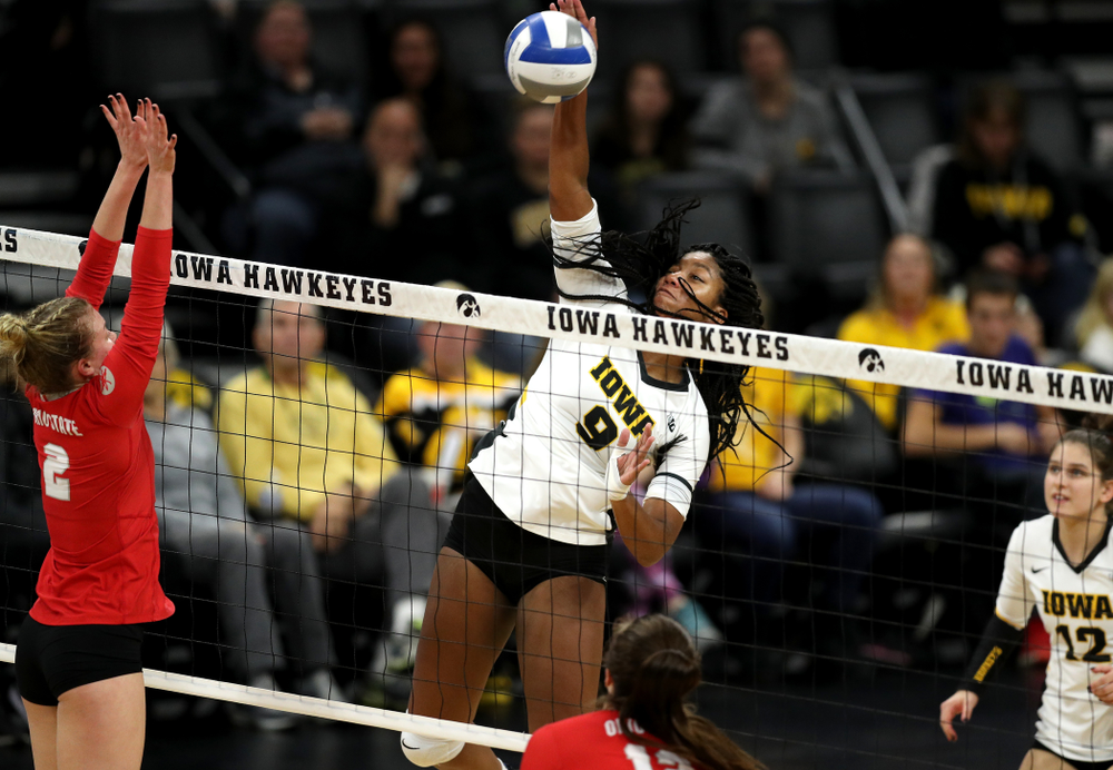 Iowa Hawkeyes middle blocker Amiya Jones (9) against the Ohio State Buckeyes Saturday, November 24, 2018 at Carver-Hawkeye Arena. (Brian Ray/hawkeyesports.com)