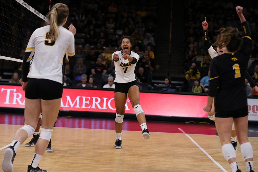 Iowa Hawkeyes setter Gabrielle Orr (7) against the Ohio State Buckeyes Saturday, November 24, 2018 at Carver-Hawkeye Arena. (Brian Ray/hawkeyesports.com)