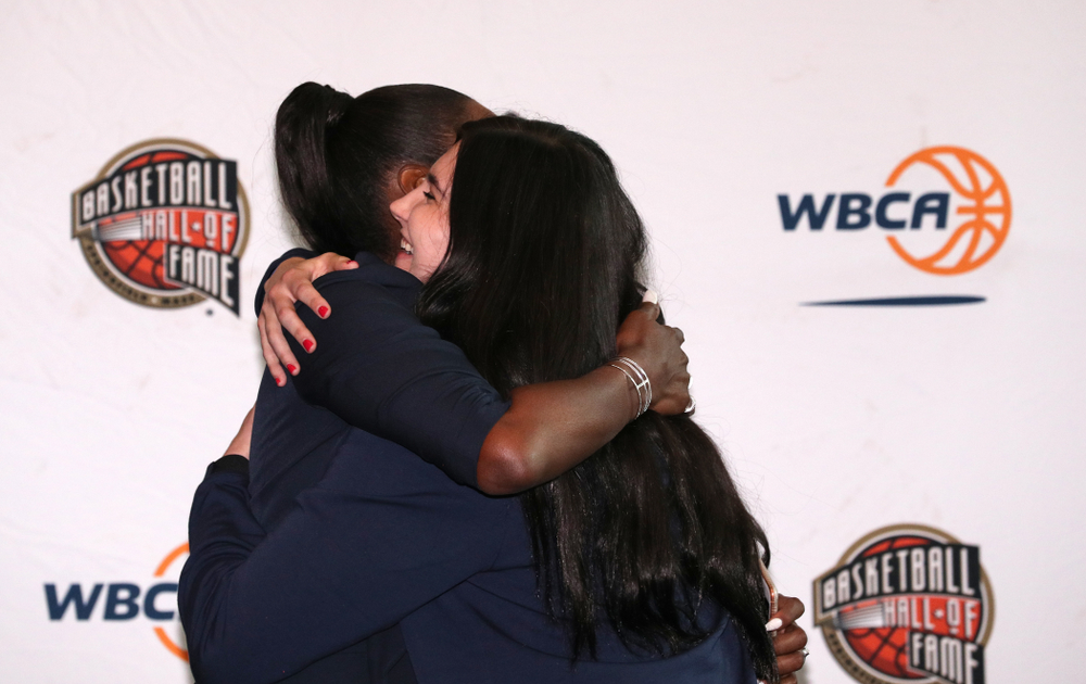 Iowa Hawkeyes forward Megan Gustafson (10) receives the Lisa Leslie Award as the country's top center from Lisa Leslie during a news conference Wednesday, April 4, 2018 at Amalie Arena in Tampa, FL. (Brian Ray/hawkeyesports.com)