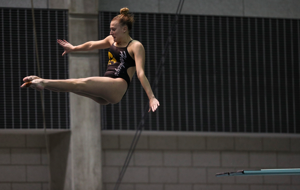 Iowa's Sam Tomborski competes in the 3-meter springboard competition during the third day of the Hawkeye Invitational at the Campus Recreation and Wellness Center on November 16, 2018. (Tork Mason/hawkeyesports.com)