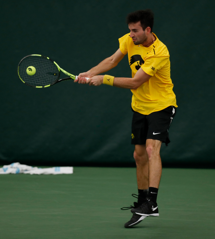 Josh Silverstein against the Illinois Fighting Illini Saturday, March 31, 2018 at Hawkeye Tennis and Recreation Center. (Brian Ray/hawkeyesports.com)