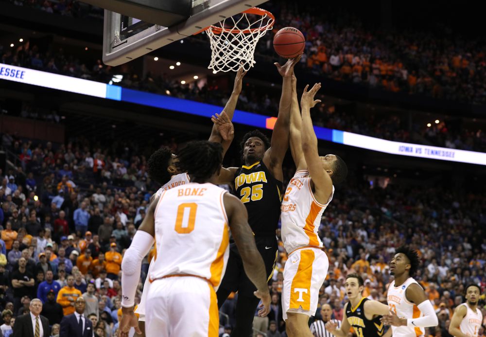 Iowa Hawkeyes forward Tyler Cook (25) against the Tennessee Volunteers in the second round of the 2019 NCAA Men's Basketball Tournament Sunday, March 24, 2019 at Nationwide Arena in Columbus, Ohio. (Brian Ray/hawkeyesports.com)