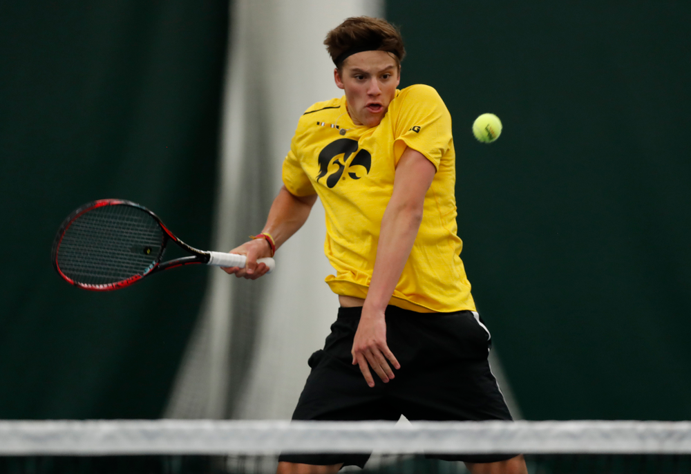 Joe Tyler and Jake Jacoby play a doubles match against the Illinois Fighting Illini Saturday, March 31, 2018 at Hawkeye Tennis and Recreation Center. (Brian Ray/hawkeyesports.com)
