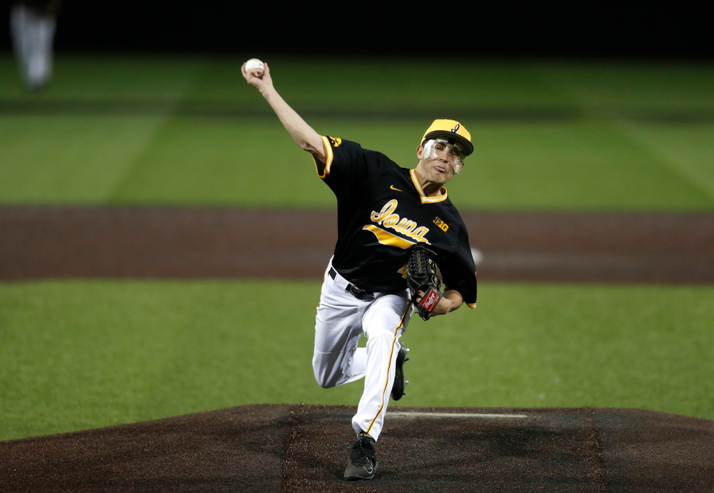 Iowa Hawkeyes pitcher Grant Leonard (43) against Milwaukee Wednesday, April 25, 2018 at Duane Banks Field. (Brian Ray/hawkeyesports.com)
