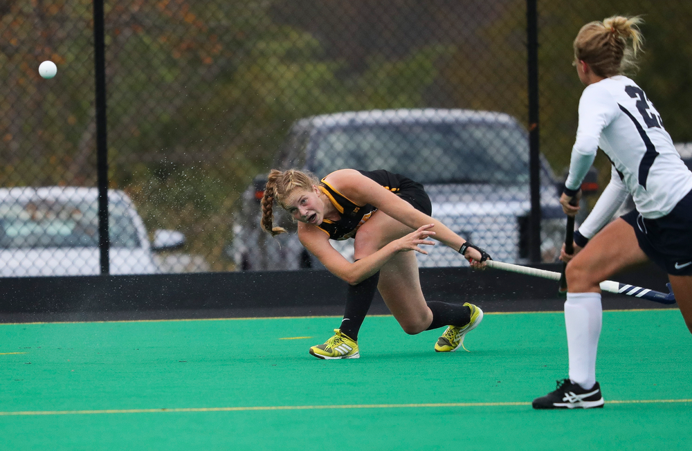 Iowa Hawkeyes defender Lokke Stribos (14) passes the ball during a game against No. 6 Penn State at Grant Field on October 12, 2018. (Tork Mason/hawkeyesports.com)