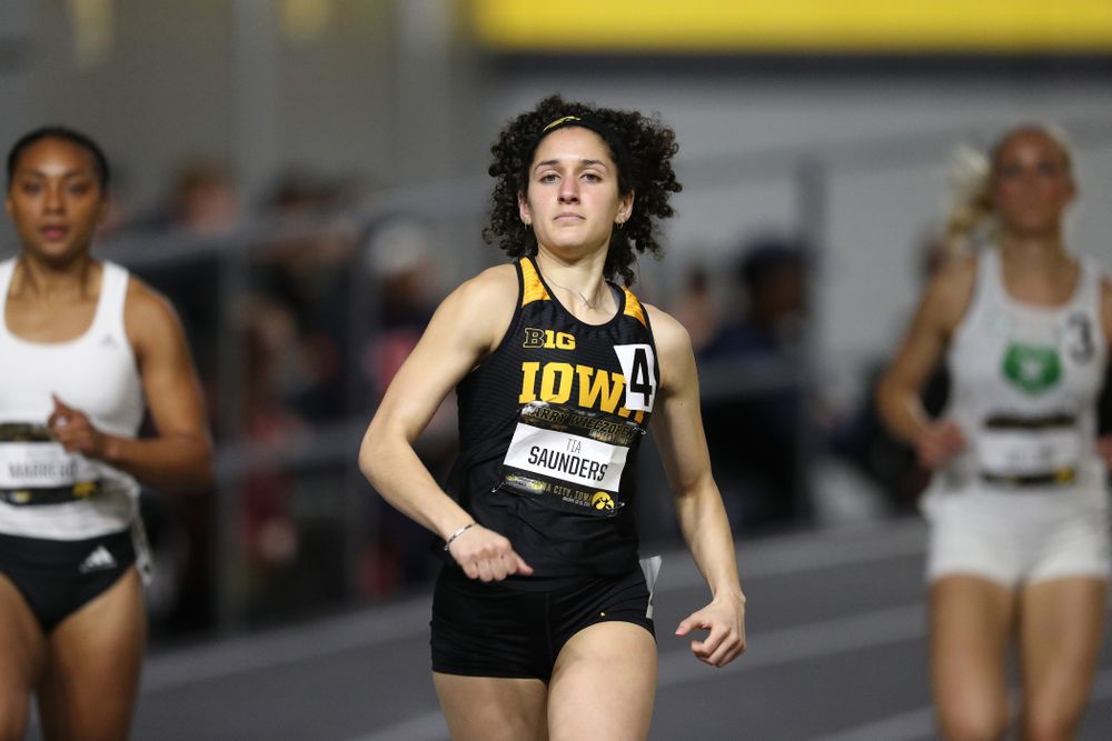 Iowa's Tia Saunders runs the 600 meter premier during the 2019 Larry Wieczorek Invitational Friday, January 18, 2019 at the Hawkeye Tennis and Recreation Center. (Brian Ray/hawkeyesports.com)