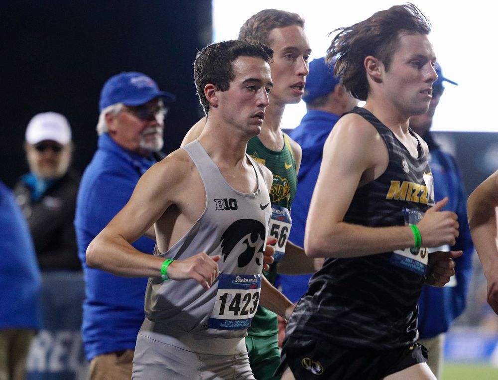 Iowa's Noah Healy runs the men's 5000 meter event during the first day of the Drake Relays at Drake Stadium in Des Moines on Thursday, Apr. 25, 2019. (Stephen Mally/hawkeyesports.com)