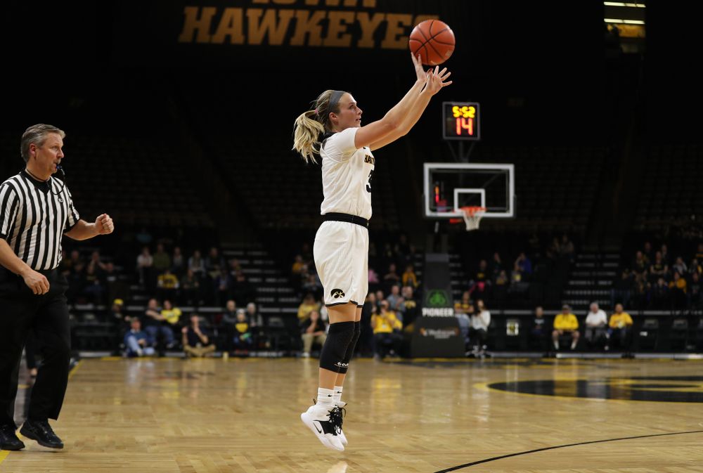 Iowa Hawkeyes guard Makenzie Meyer (3) against the Nebraska Cornhuskers Thursday, January 3, 2019 at Carver-Hawkeye Arena. (Brian Ray/hawkeyesports.com)