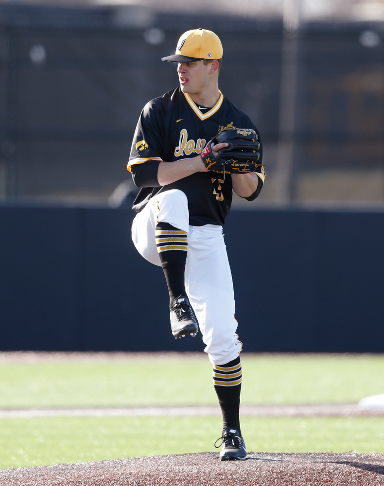 Iowa Hawkeyes pitcher Kyle Shimp (45) against Grand View Wednesday, April 4, 2018 at Duane Banks Field. (Brian Ray/hawkeyesports.com)
