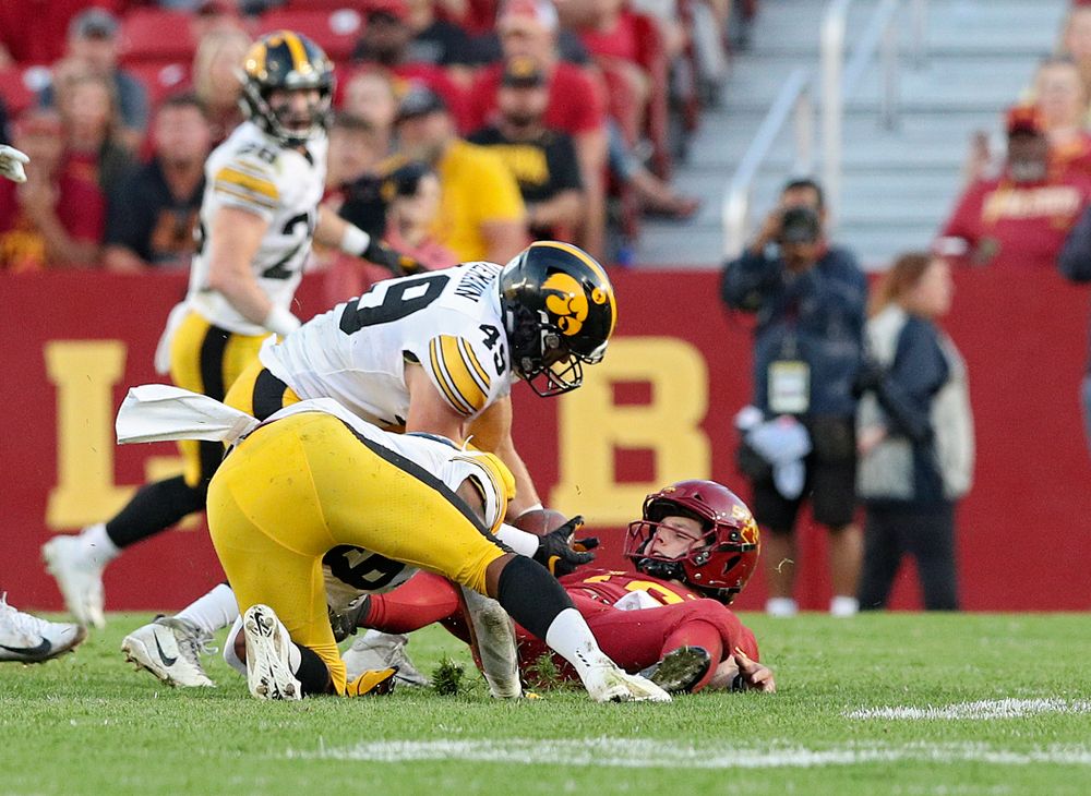 Iowa Hawkeyes linebacker Nick Niemann (49) tries to grab an Iowa State fumble during the second quarter of their Iowa Corn Cy-Hawk Series game at Jack Trice Stadium in Ames on Saturday, Sep 14, 2019. (Stephen Mally/hawkeyesports.com)