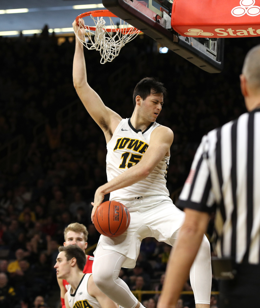 Iowa Hawkeyes forward Ryan Kriener (15) dunks the ball against the Ohio State Buckeyes Saturday, January 12, 2019 at Carver-Hawkeye Arena. (Brian Ray/hawkeyesports.com)