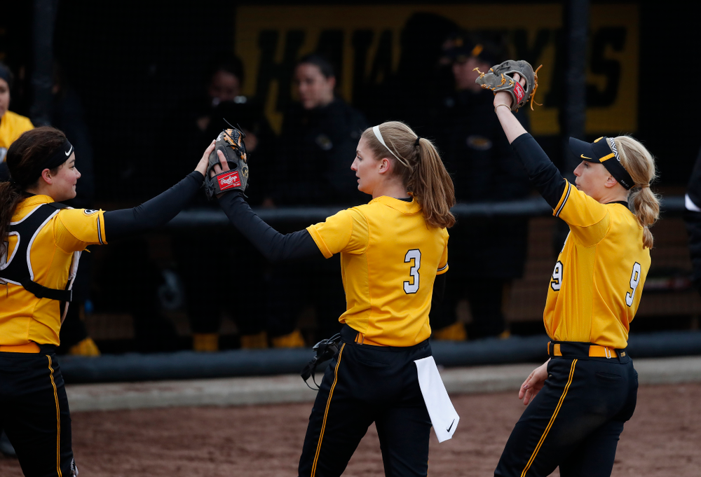 Iowa Hawkeyes starting pitcher/relief pitcher Allison Doocy (3), infielder Taylor Libby (4), and infielder Sarah Kurtz (9) against UW Green Bay Tuesday, March 27, 2018 at Bob Pearl Field. (Brian Ray/hawkeyesports.com)