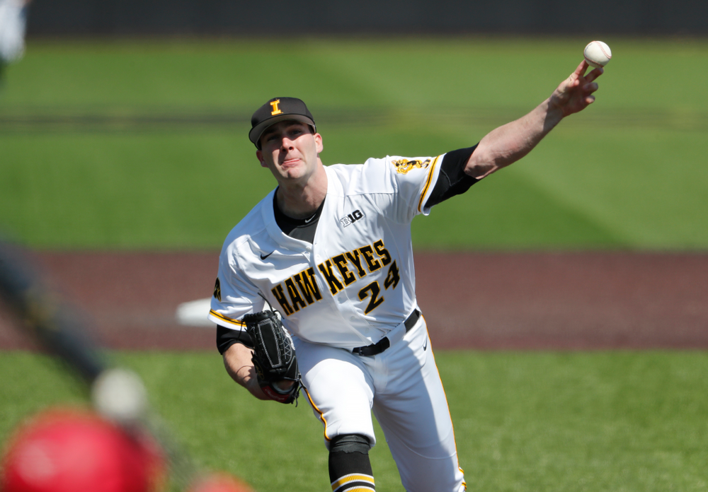 Iowa Hawkeyes pitcher Nick Allgeyer (24) against the Ohio State Buckeyes Saturday, April 7, 2018 at Duane Banks Field. (Brian Ray/hawkeyesports.com)