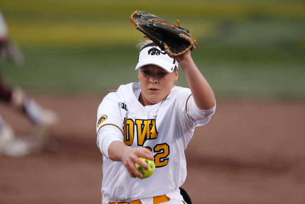 Iowa Hawkeyes starting pitcher/relief pitcher Kenzie Ihle (22) against the Minnesota Golden Gophers Thursday, April 12, 2018 at Bob Pearl Field. (Brian Ray/hawkeyesports.com)