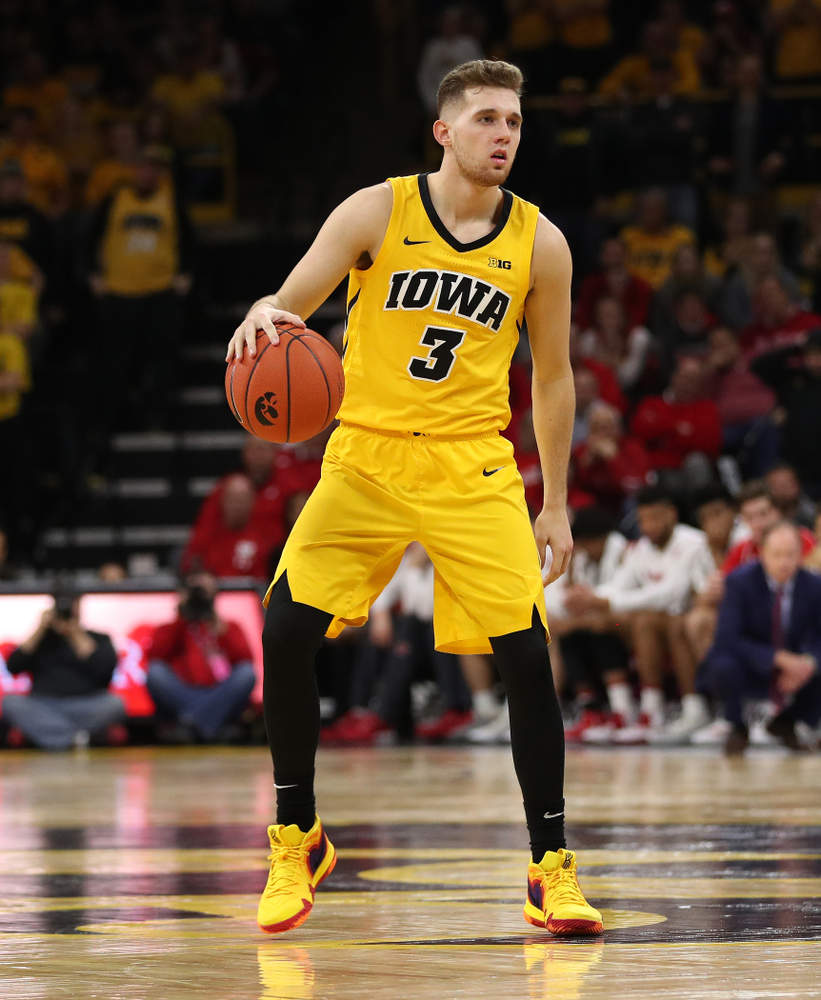 Iowa Hawkeyes guard Jordan Bohannon (3) against the Wisconsin Badgers Friday, November 30, 2018 at Carver-Hawkeye Arena. (Brian Ray/hawkeyesports.com)