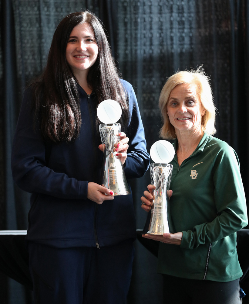 Iowa Hawkeyes forward Megan Gustafson (10) stands with Baylor Lady Bears head coach Kim Mulkey during a news conference to announce that Gustafson had won the AP Player of the Year and Mulkey had won the AP Coach of the Year Wednesday, April 4, 2018 at Amalie Arena in Tampa, FL. (Brian Ray/hawkeyesports.com)
