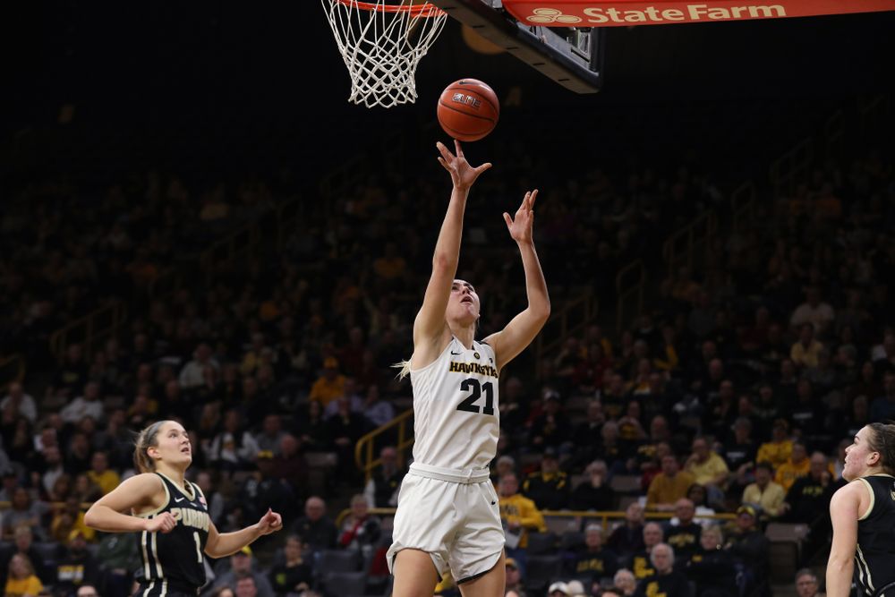 Iowa Hawkeyes forward Hannah Stewart (21) against the Purdue Boilermakers Sunday, January 27, 2019 at Carver-Hawkeye Arena. (Brian Ray/hawkeyesports.com)