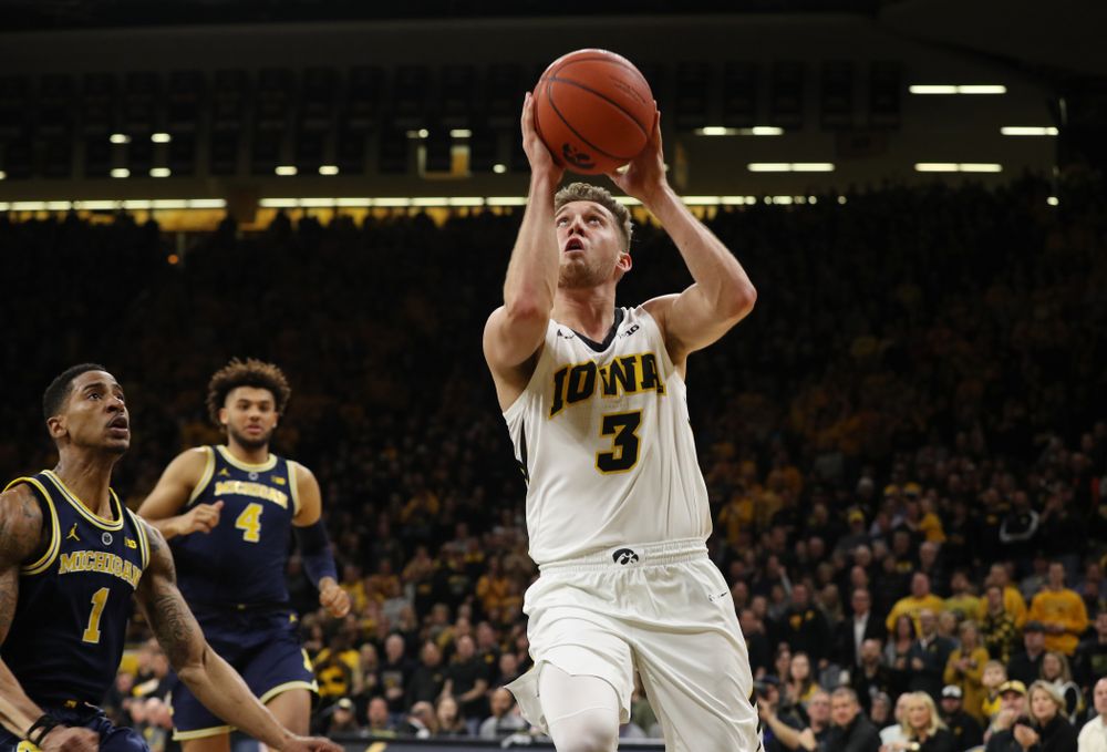 Iowa Hawkeyes guard Jordan Bohannon (3) against the Michigan Wolverines Friday, February 1, 2019 at Carver-Hawkeye Arena. (Brian Ray/hawkeyesports.com)