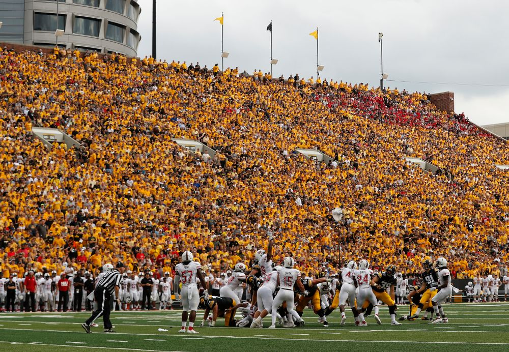 Iowa Hawkeyes place kicker Miguel Recinos (91) kicks a field goal against the Northern Illinois Huskies Saturday, September 1, 2018 at Kinnick Stadium. (Brian Ray/hawkeyesports.com)