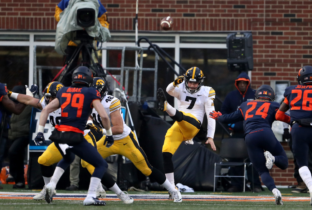 Iowa Hawkeyes punter Colten Rastetter (7) against the Illinois Fighting Illini Saturday, November 17, 2018 at Memorial Stadium in Champaign, Ill. (Brian Ray/hawkeyesports.com)