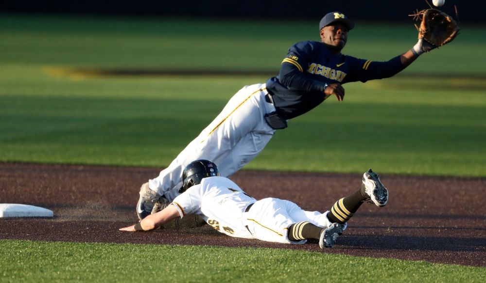 Iowa Hawkeyes infielder Mitchell Boe (4) against the Michigan Wolverines Friday, April 27, 2018 at Duane Banks Field in Iowa City. (Brian Ray/hawkeyesports.com)