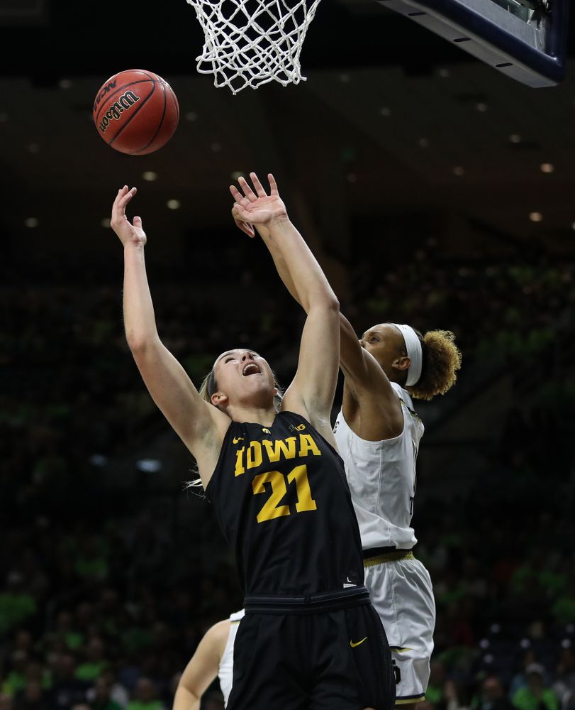 Iowa Hawkeyes forward Hannah Stewart (21) against the Notre Dame Fighting Irish Thursday, November 29, 2018 at the Joyce Center in South Bend, Ind. (Brian Ray/hawkeyesports.com)