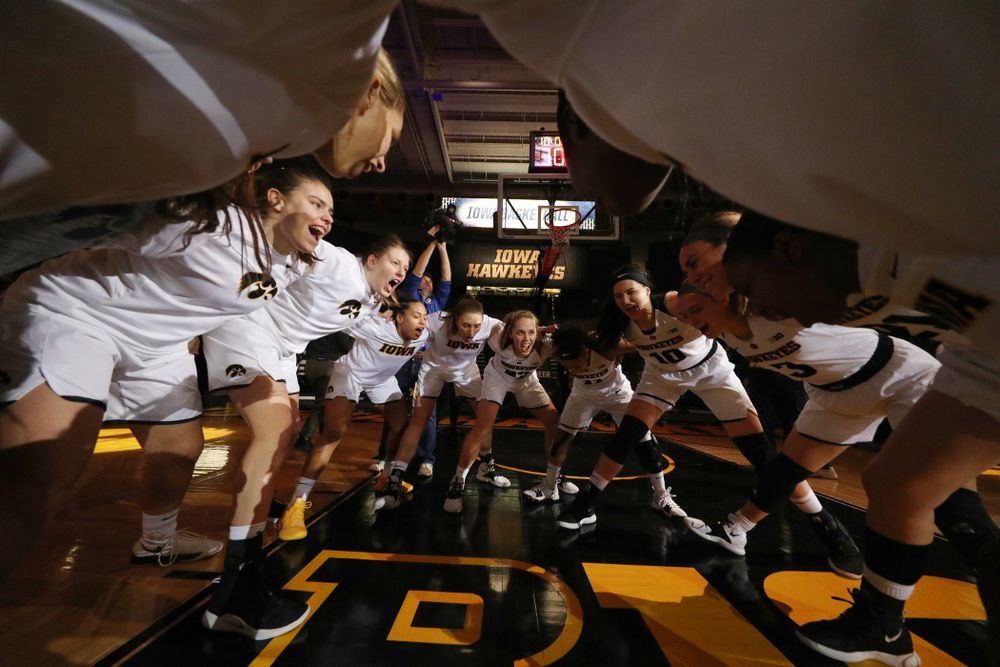 The Iowa Hawkeyes against the Michigan Wolverines Thursday, January 17, 2019 at Carver-Hawkeye Arena. (Brian Ray/hawkeyesports.com)