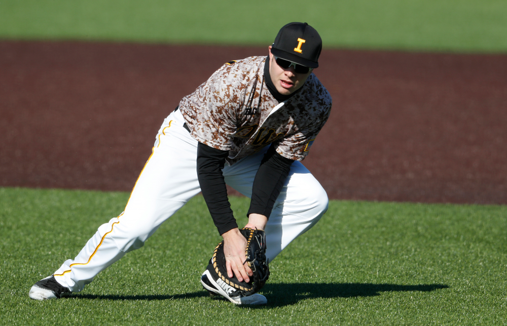Iowa Hawkeyes catcher Austin Guzzo (20) against the Ohio State Buckeyes Saturday, April 7, 2018 at Duane Banks Field. (Brian Ray/hawkeyesports.com)