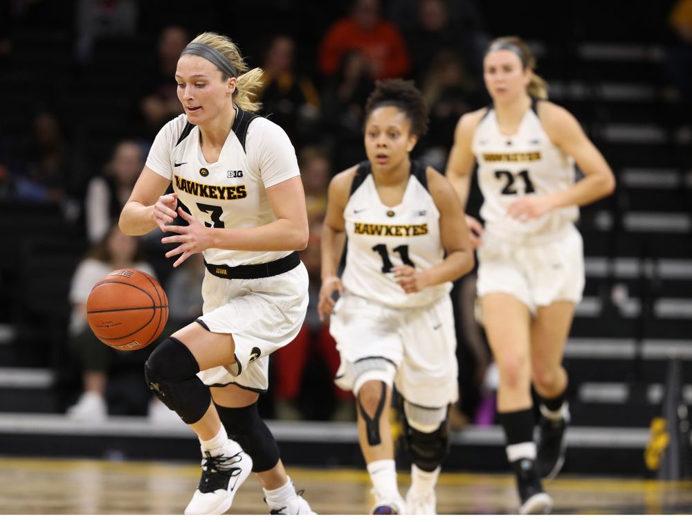 Iowa Hawkeyes guard Makenzie Meyer (3) against the Michigan Wolverines Thursday, January 17, 2019 at Carver-Hawkeye Arena. (Brian Ray/hawkeyesports.com)