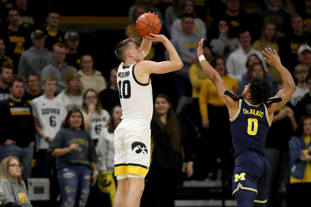 Iowa Hawkeyes guard Joe Wieskamp (10) knocks down a three point basket against the Michigan Wolverines Friday, January 17, 2020 at Carver-Hawkeye Arena. (Brian Ray/hawkeyesports.com)