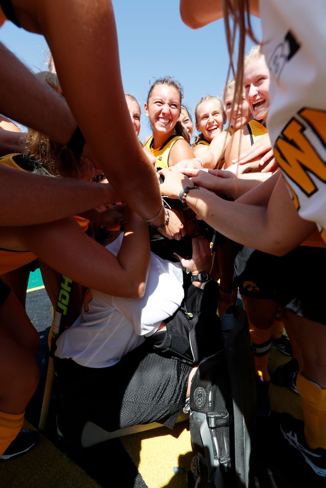 The Iowa Hawkeyes gather before their game against Indiana Sunday, September 16, 2018 at Grant Field. (Brian Ray/hawkeyesports.com)