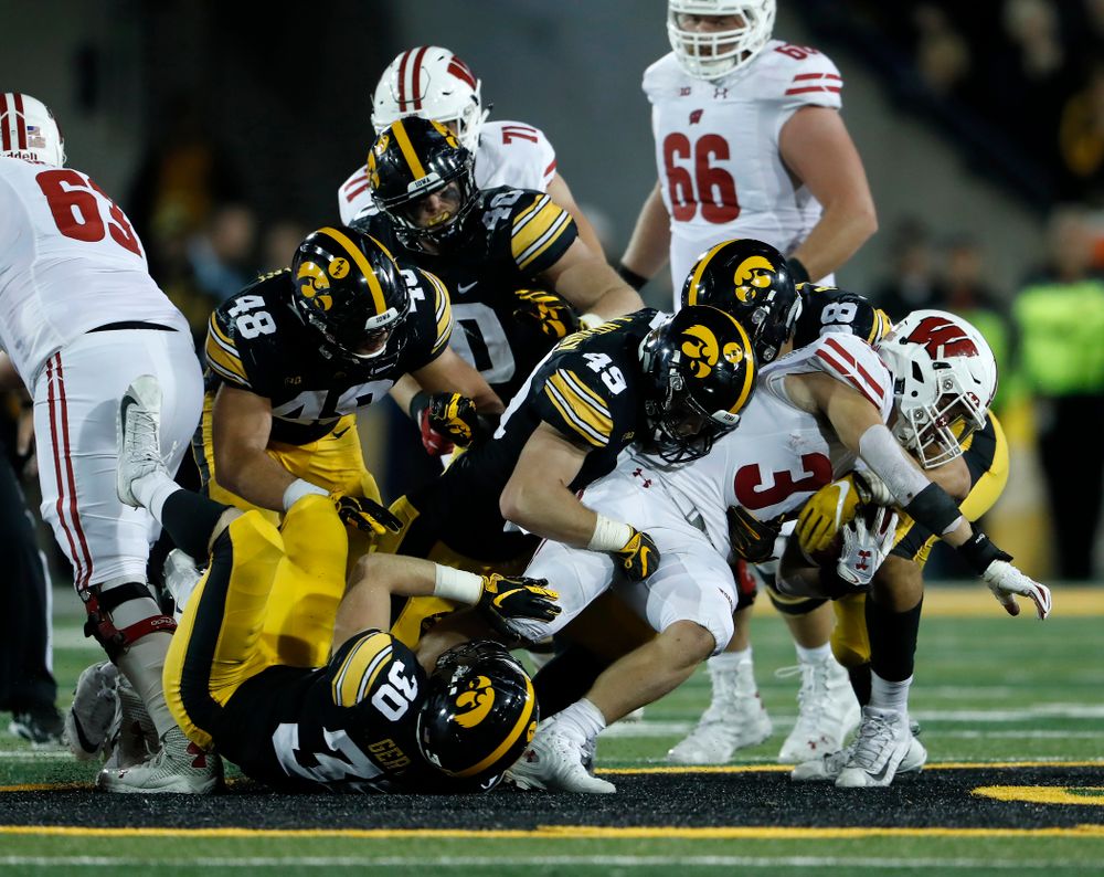 Iowa Hawkeyes linebacker Nick Niemann (49) against the Wisconsin Badgers Saturday, September 22, 2018 at Kinnick Stadium. (Brian Ray/hawkeyesports.com)