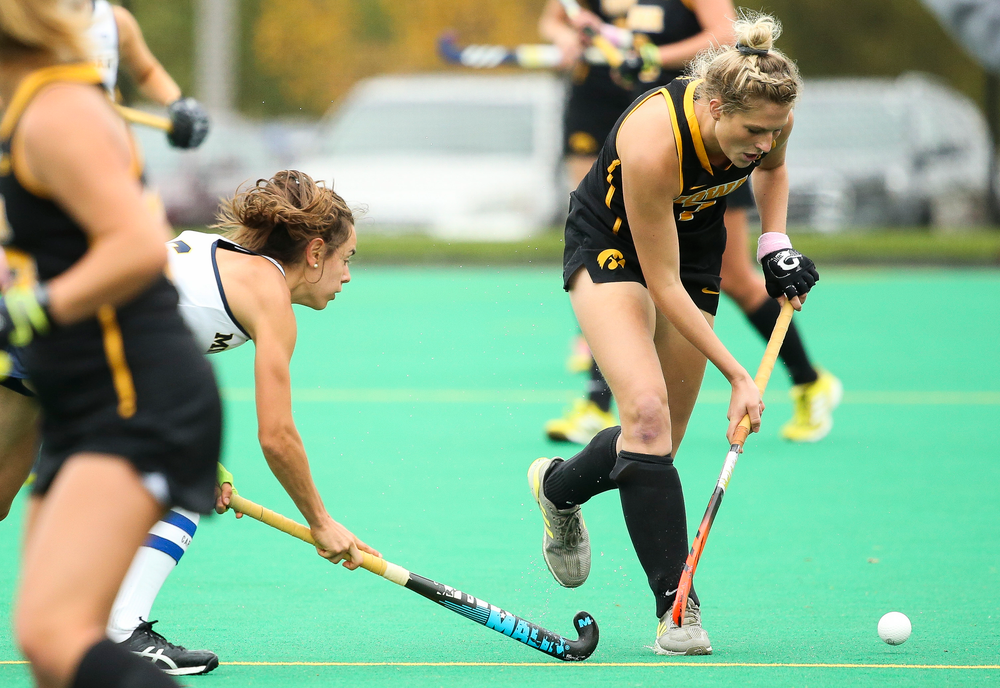 Iowa Hawkeyes midfielder Ellie Holley (7) dribbles during a game against Michigan at Grant Field on October 5, 2018. (Tork Mason/hawkeyesports.com)