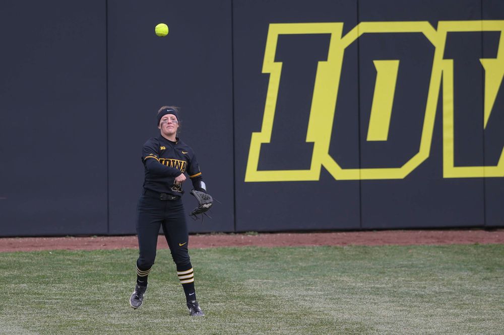 Iowa's Havyn Monteer (21) at game 2 vs Northwestern on Saturday, March 30, 2019 at Bob Pearl Field. (Lily Smith/hawkeyesports.com)